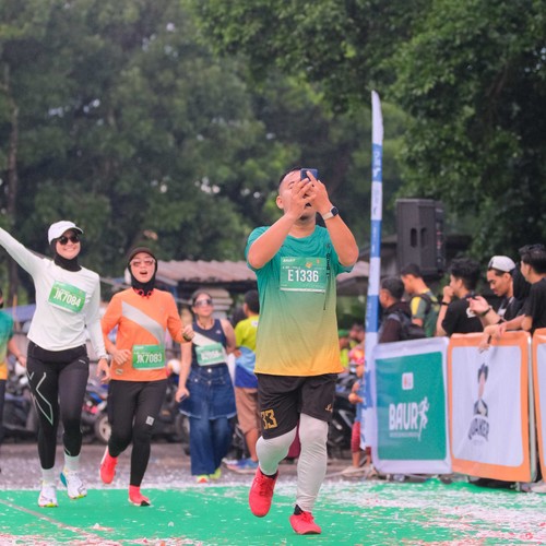 Race photo from BAUR RUN 2025