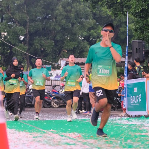 Race photo from BAUR RUN 2025