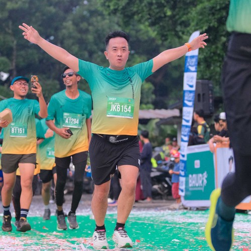 Race photo from BAUR RUN 2025