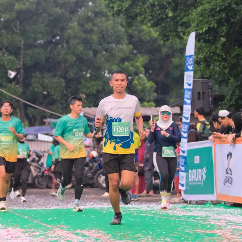 Race photo from BAUR RUN 2025