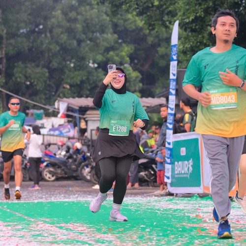 Race photo from BAUR RUN 2025