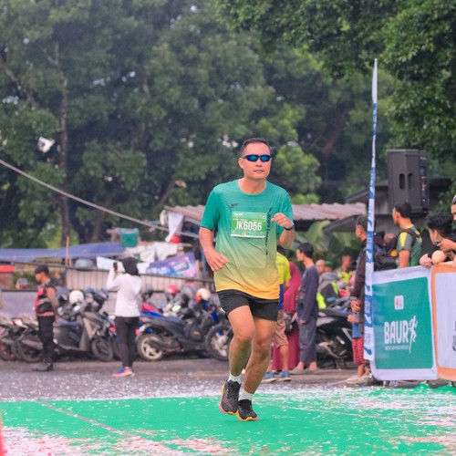 Race photo from BAUR RUN 2025