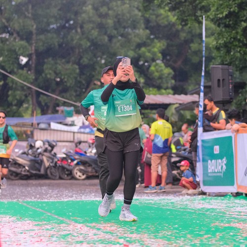 Race photo from BAUR RUN 2025