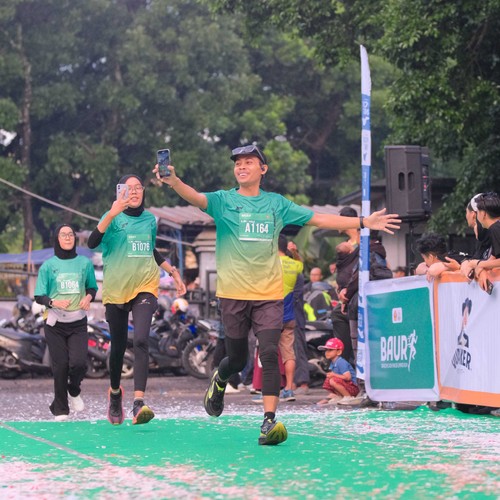 Race photo from BAUR RUN 2025
