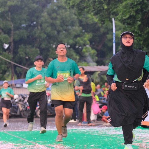 Race photo from BAUR RUN 2025