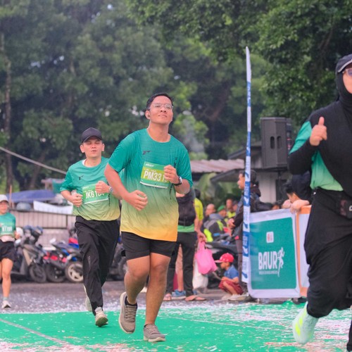 Race photo from BAUR RUN 2025