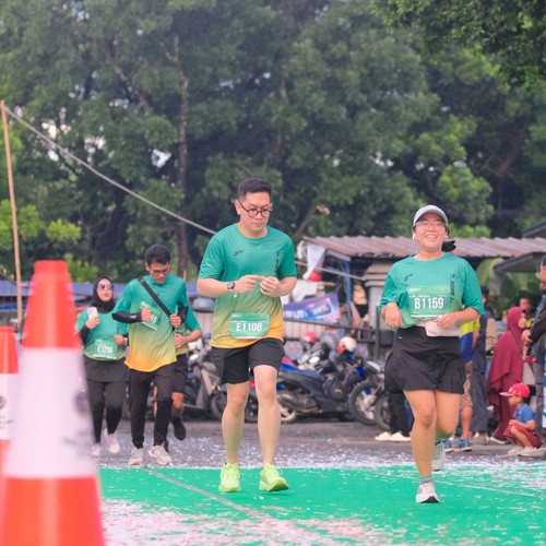 Race photo from BAUR RUN 2025