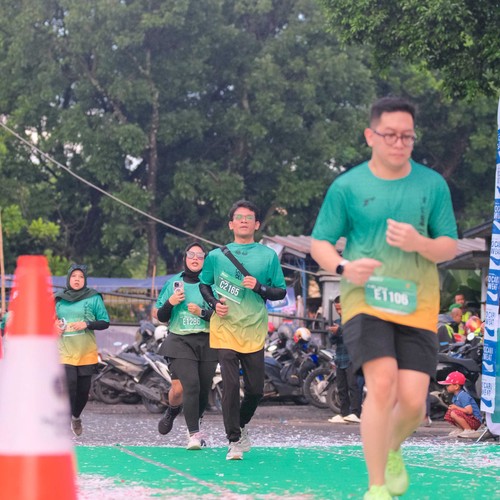 Race photo from BAUR RUN 2025