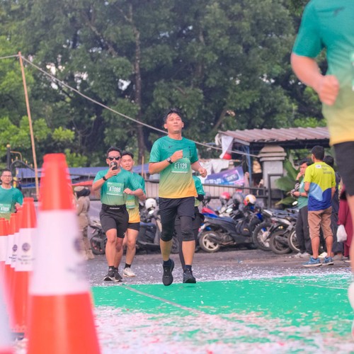 Race photo from BAUR RUN 2025
