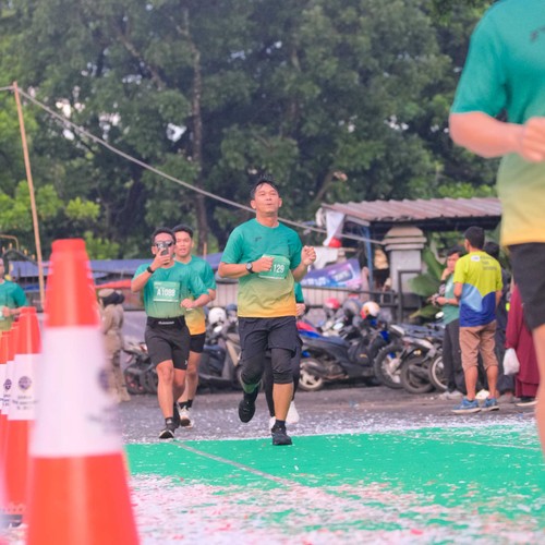 Race photo from BAUR RUN 2025
