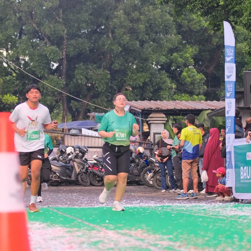 Race photo from BAUR RUN 2025