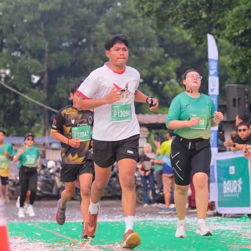 Race photo from BAUR RUN 2025