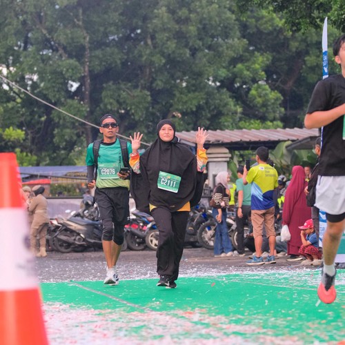 Race photo from BAUR RUN 2025