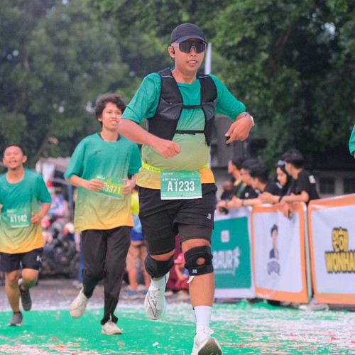 Race photo from BAUR RUN 2025