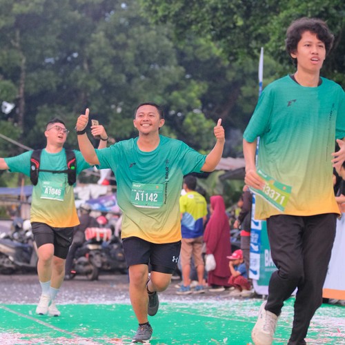 Race photo from BAUR RUN 2025