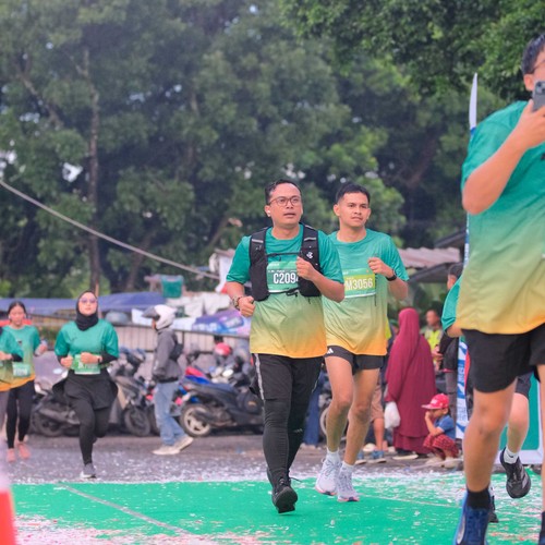 Race photo from BAUR RUN 2025