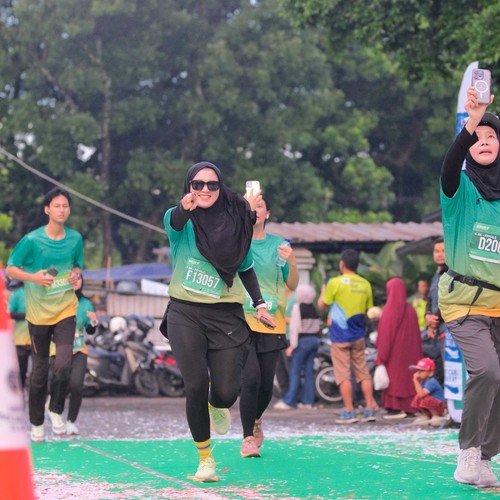 Race photo from BAUR RUN 2025