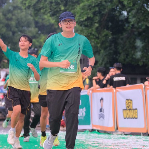 Race photo from BAUR RUN 2025