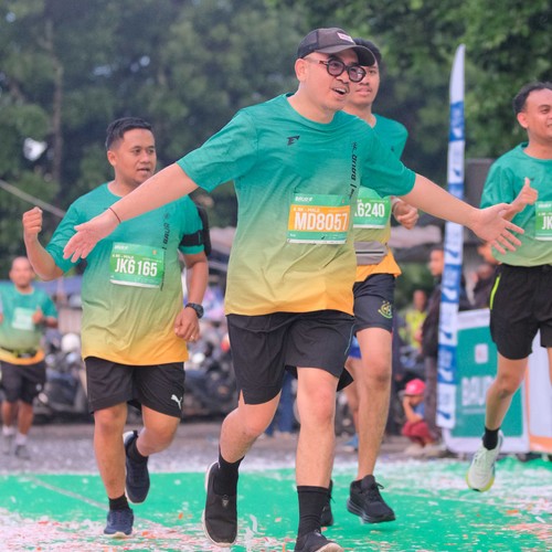 Race photo from BAUR RUN 2025