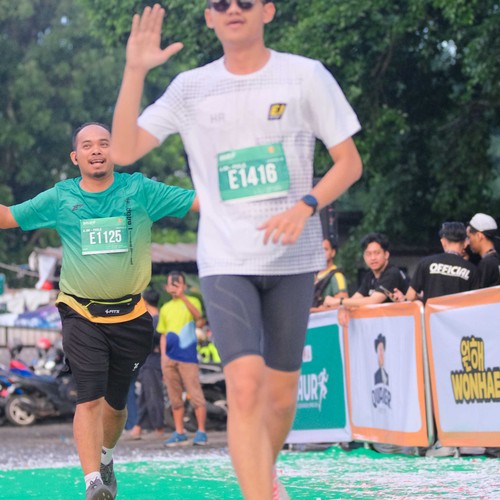 Race photo from BAUR RUN 2025