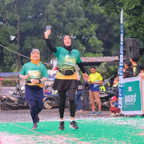 Race photo from BAUR RUN 2025