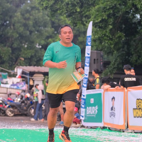 Race photo from BAUR RUN 2025