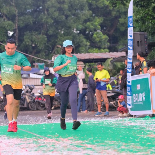 Race photo from BAUR RUN 2025