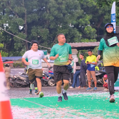 Race photo from BAUR RUN 2025