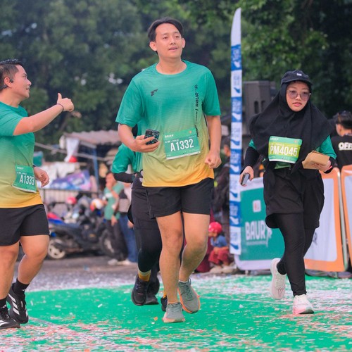 Race photo from BAUR RUN 2025