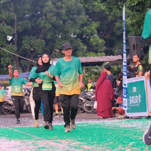 Race photo from BAUR RUN 2025