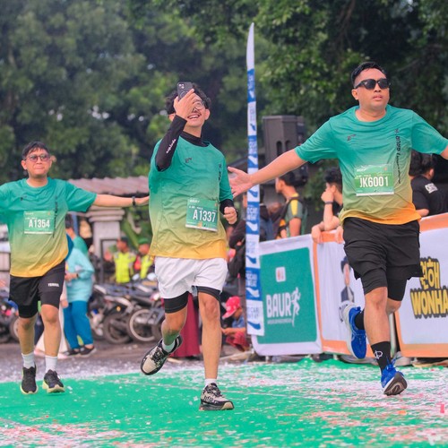Race photo from BAUR RUN 2025