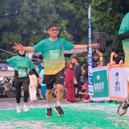 Race photo from BAUR RUN 2025