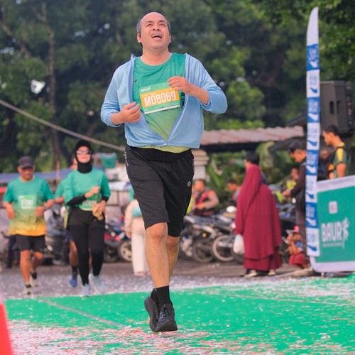 Race photo from BAUR RUN 2025