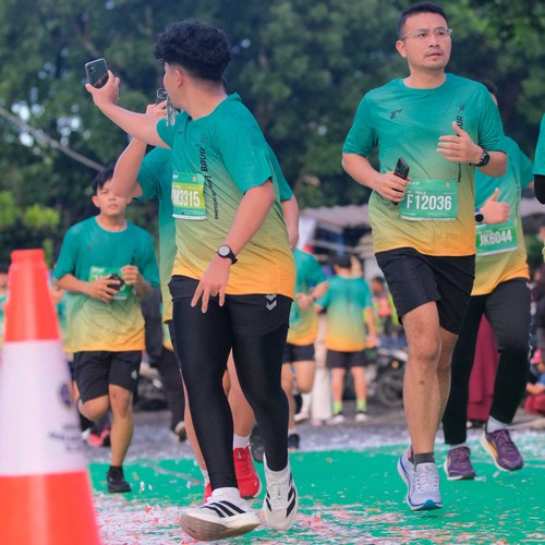 Race photo from BAUR RUN 2025