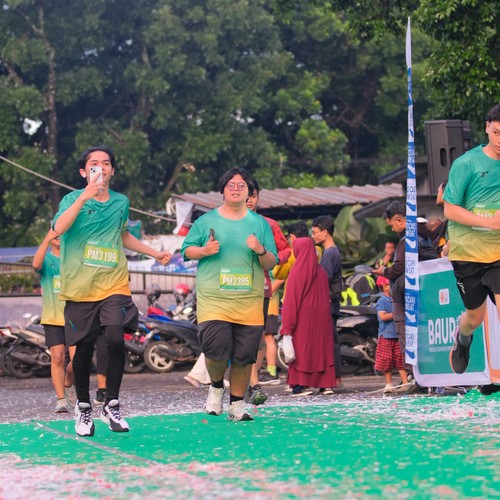 Race photo from BAUR RUN 2025