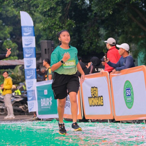 Race photo from BAUR RUN 2025