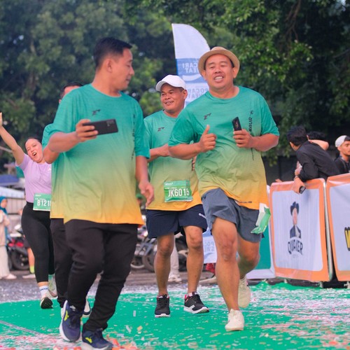 Race photo from BAUR RUN 2025