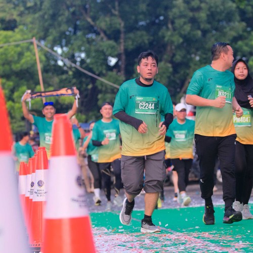 Race photo from BAUR RUN 2025