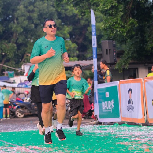 Race photo from BAUR RUN 2025