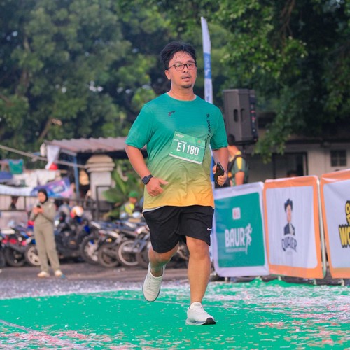 Race photo from BAUR RUN 2025