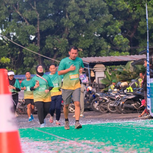 Race photo from BAUR RUN 2025