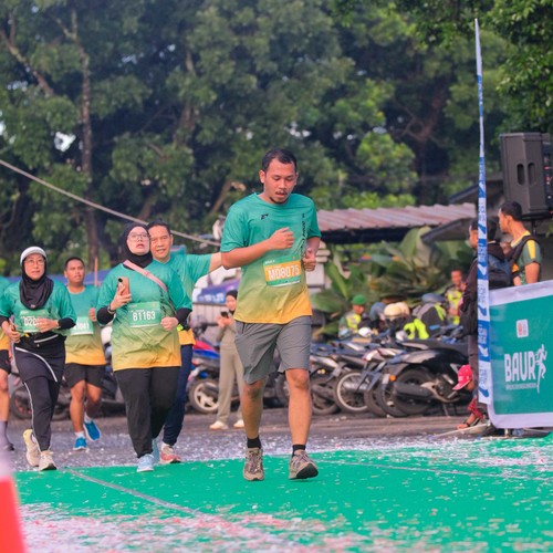 Race photo from BAUR RUN 2025