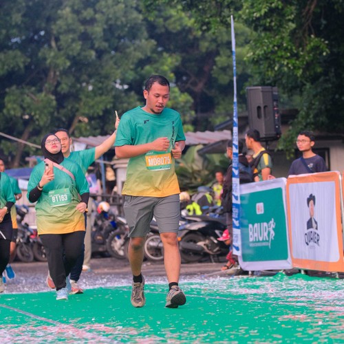 Race photo from BAUR RUN 2025