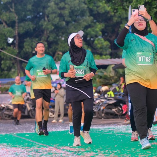 Race photo from BAUR RUN 2025