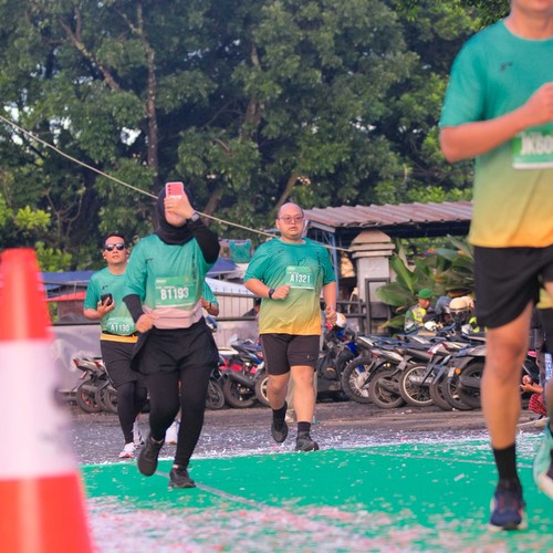 Race photo from BAUR RUN 2025