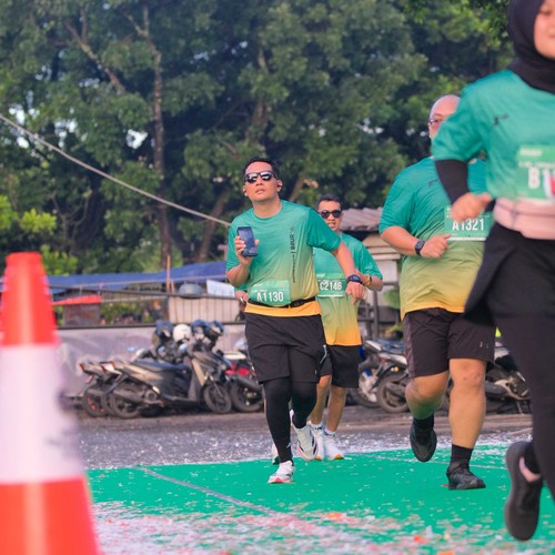 Race photo from BAUR RUN 2025