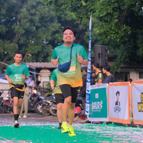 Race photo from BAUR RUN 2025