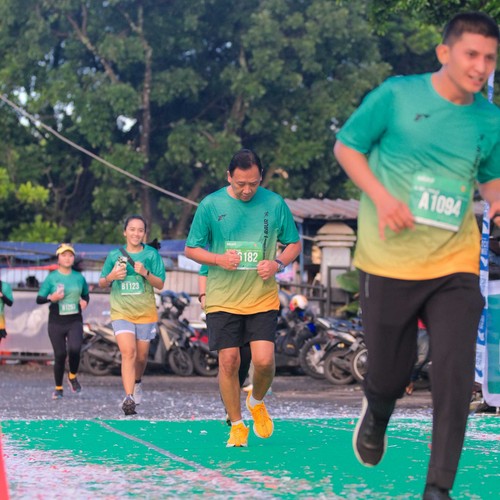 Race photo from BAUR RUN 2025