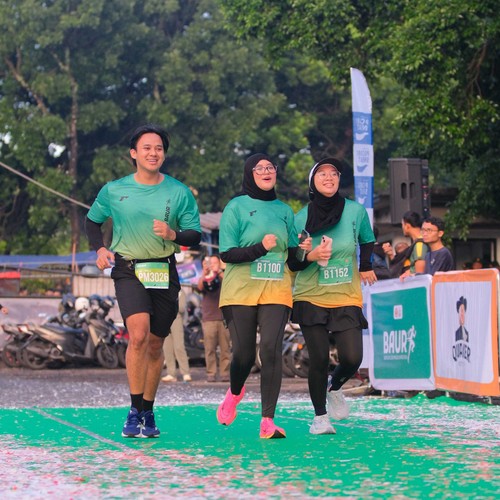 Race photo from BAUR RUN 2025