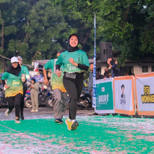 Race photo from BAUR RUN 2025